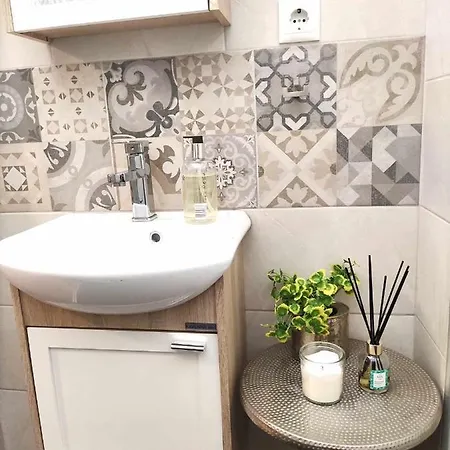 Apartment Incognito