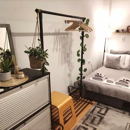 Apartment Incognito *
